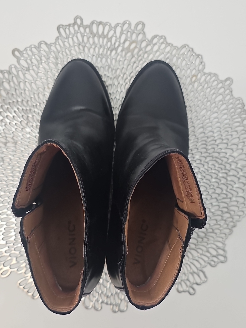 Vionic Black Weather Resistant Booties. - Picture 12 of 14